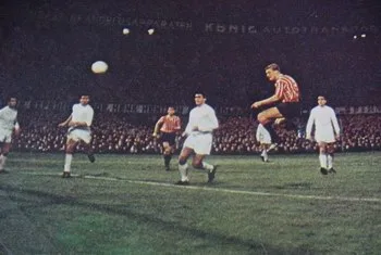 Hans Venneker tekent de 1-1 aan.