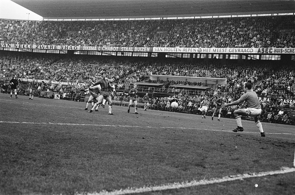 Feyenoord tegen Haarlem 4-0. Foto: Bert Verhoeff / Anefo, Nationaal Archief (CC0).