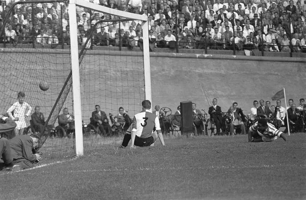 Blauw-Wit tegen Feyenoord 2-7. Foto: Harry Pot / Anefo, Nationaal Archief (CC0).