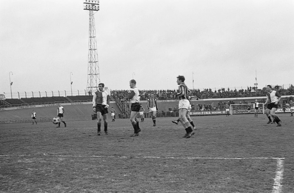 Velox tegen Feyenoord bekervoetbal, spelmomenten. Foto: Eric Koch / Anefo, Nationaal Archief (CC0).