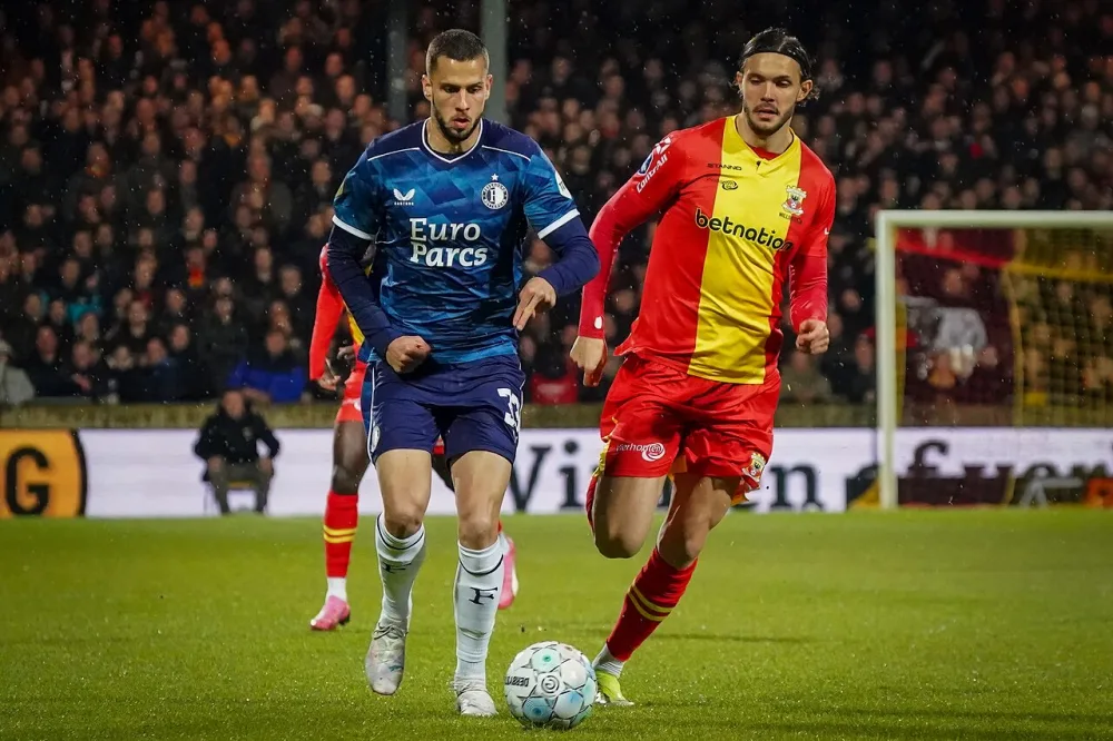 Deventer, donderdag 25 April 2024, seizoen 2023 / 2024 , competitiewedstrijd tussen Go Ahead Eagles en Feyenoord, einduitslag 1-3 (1-2). Foto: Carlo Bruil Fotografie via Wikimedia Commons, CC BY 2.0.
