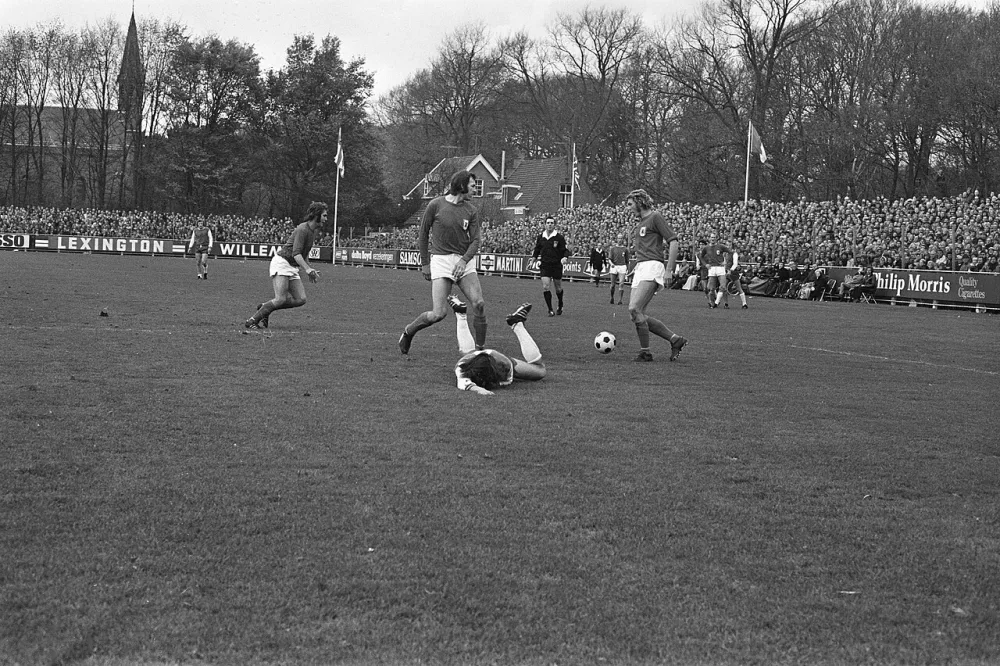 AZ67 tegen Feyenoord 0-2, spelmoment. Foto: Bert Verhoeff / Anefo, Nationaal Archief (CC0).