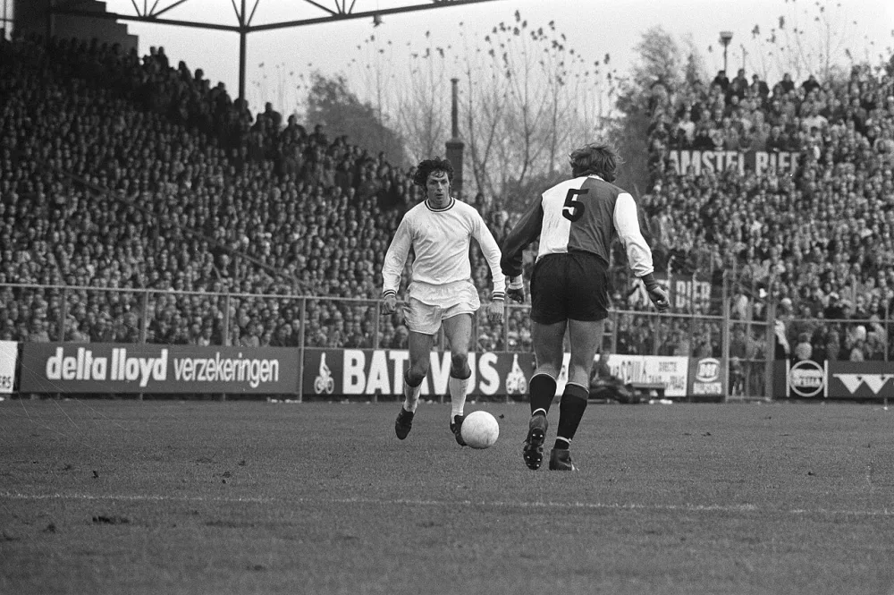Ajax tegen Feyenoord 2-1. Foto: Bert Verhoeff / Anefo, Nationaal Archief (CC0).