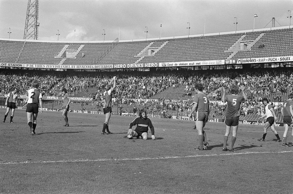 Feyenoord tegen MVV 3-1, Feyenoord-voorzitter L.P.A. van Zandvliet (kop). Foto: Bert Verhoeff / Anefo, Nationaal Archief (CC0).