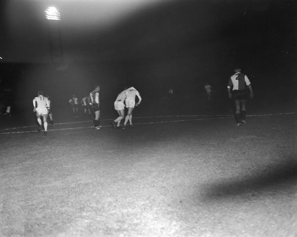 Ajax tegen Feyenoord (juichende spelers van Ajax). Foto: Joop van Bilsen / Anefo, Nationaal Archief (CC0).