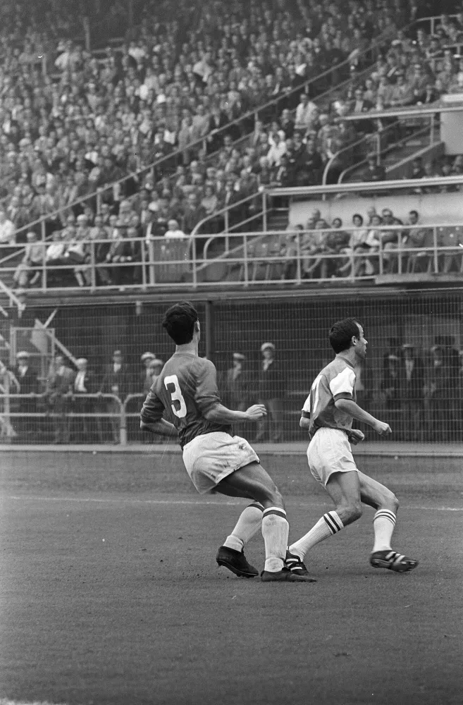 Moulijn (rechs) in actie. Foto: fotograaf onbekend / Anefo, Nationaal Archief (CC0).