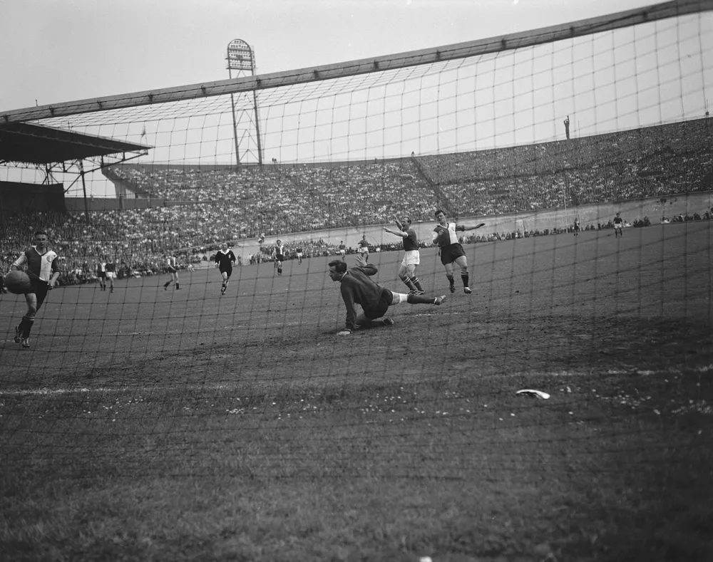 Ajax tegen Feyenoord 5-1, Ajax kampioen. Foto: Wim van Rossem / Anefo, Nationaal Archief (CC0).