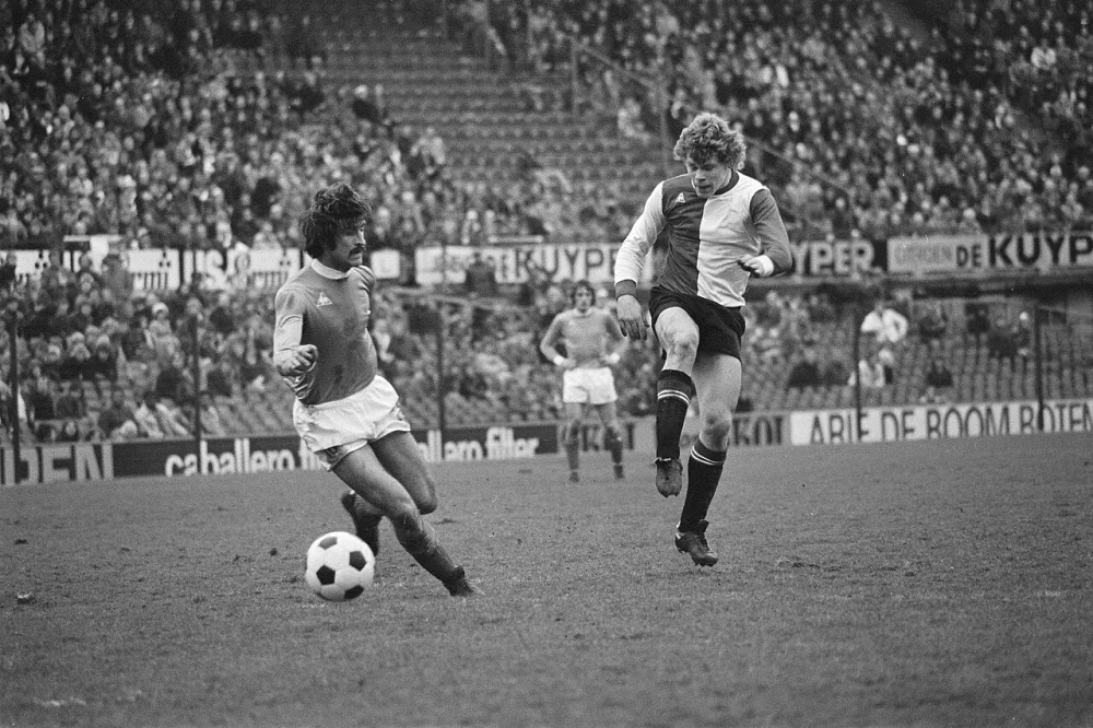 Feijenoord tegen FC Utrecht 3-1; Nico Jansen scoort. Foto: Rob Mieremet / Anefo, Nationaal Archief (CC0).