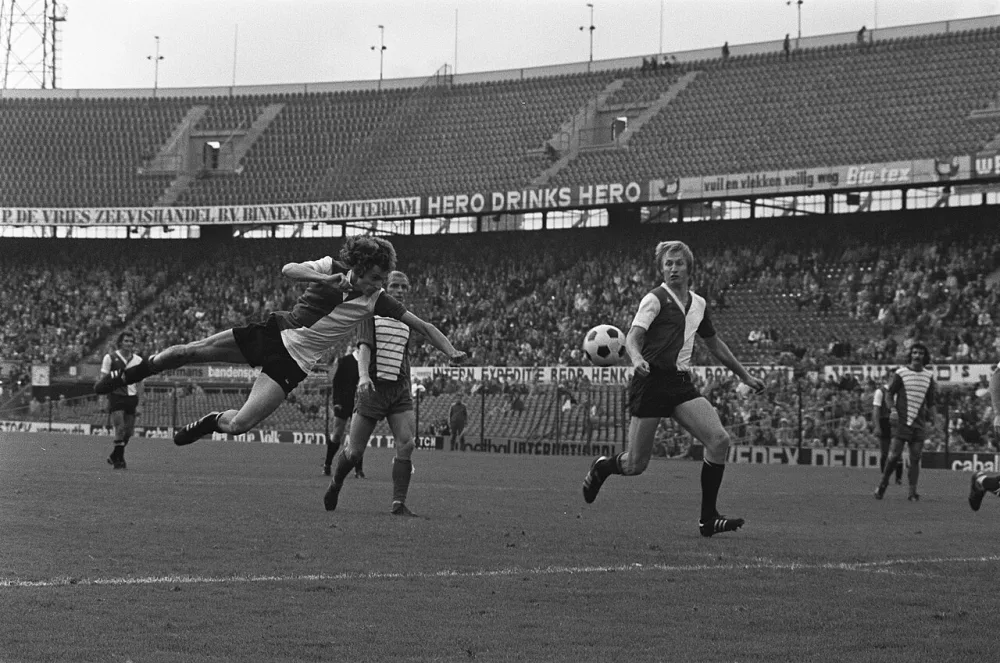 Feijenoord tegen Eindhoven 5-0; Kristensen scoort. Foto: Rob Mieremet / Anefo, Nationaal Archief (CC0).