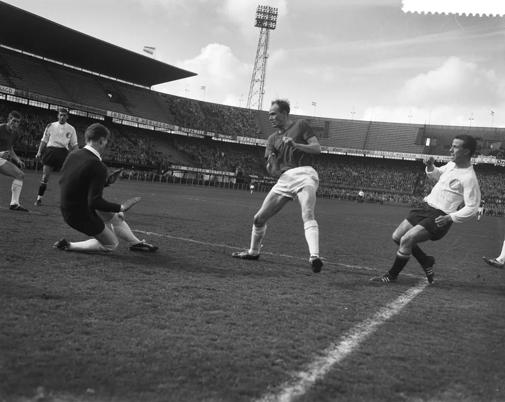 Feyenoord tegen Alkmaar 6-0. Foto: Herbert Behrens / Anefo, Nationaal Archief (CC0).