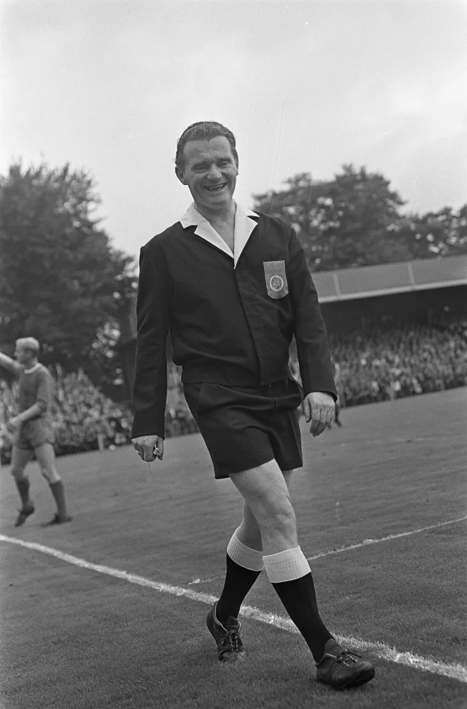 Scheidsrechter A. Aalbrecht. Foto: fotograaf onbekend / Anefo, Nationaal Archief (CC0).