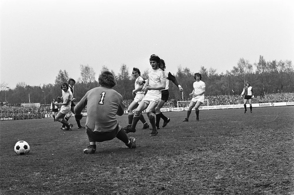 Spelmoment uit de wedstrijd. Foto: Rob Mieremet / Anefo, Nationaal Archief (CC0).