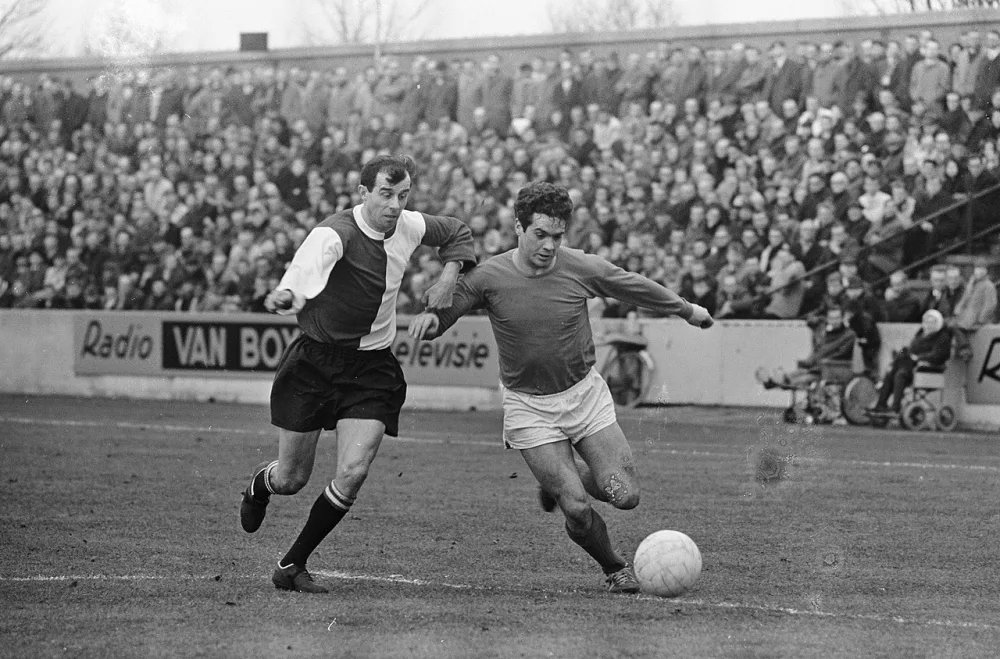 Moulijn in duel met Van den Oever (rechts). Foto: fotograaf onbekend / Anefo, Nationaal Archief (CC0).