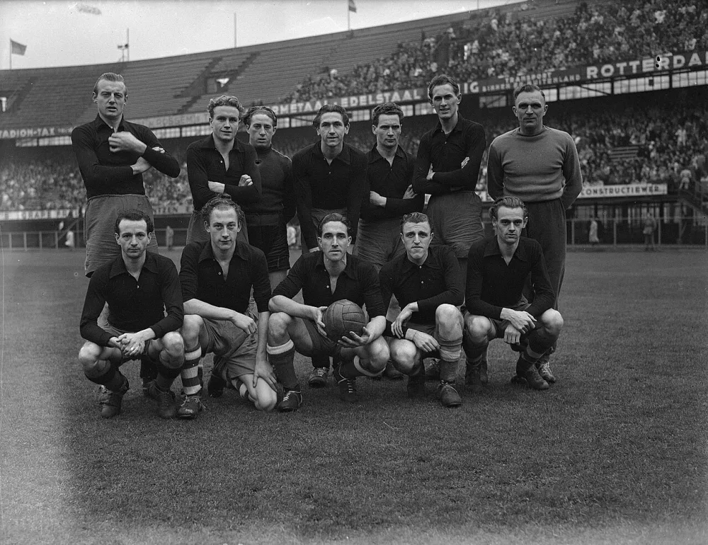 Feijenoord tegen Excelsior. Elftal Excelsior. Foto: J.D. Noske / Anefo, Nationaal Archief (CC0).
