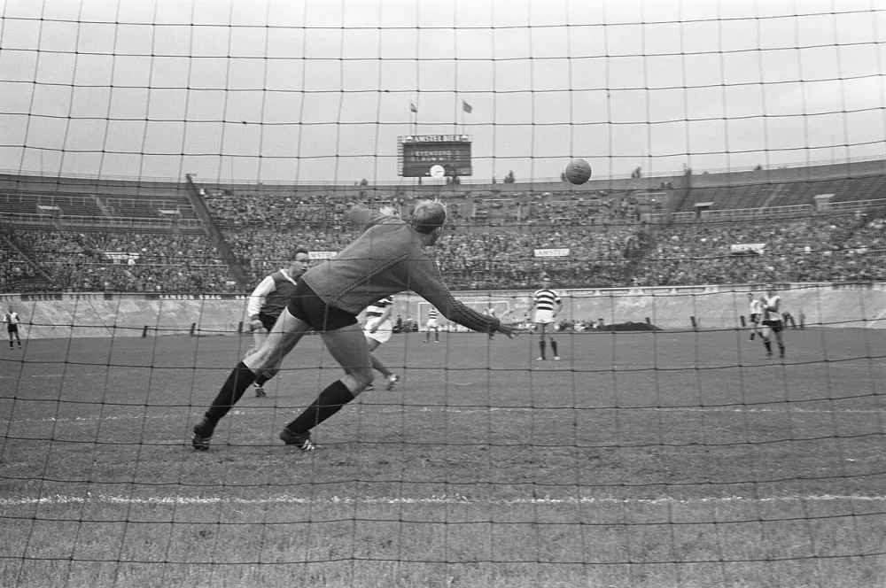 Blauw-Wit tegen Feyenoord 1-0, spelmoment. Foto: Harry Pot / Anefo, Nationaal Archief (CC0).