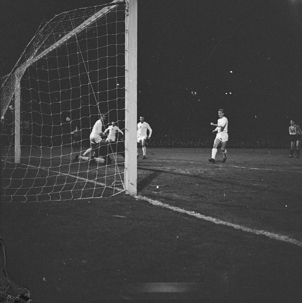 Voetbal Halve Finale Intertoto; Feyenoord - Banik Ostrava (Tjechie) 1-0. Moment voor doel van Banik. Foto: Eric Koch / Anefo, Nationaal Archief (CC0).