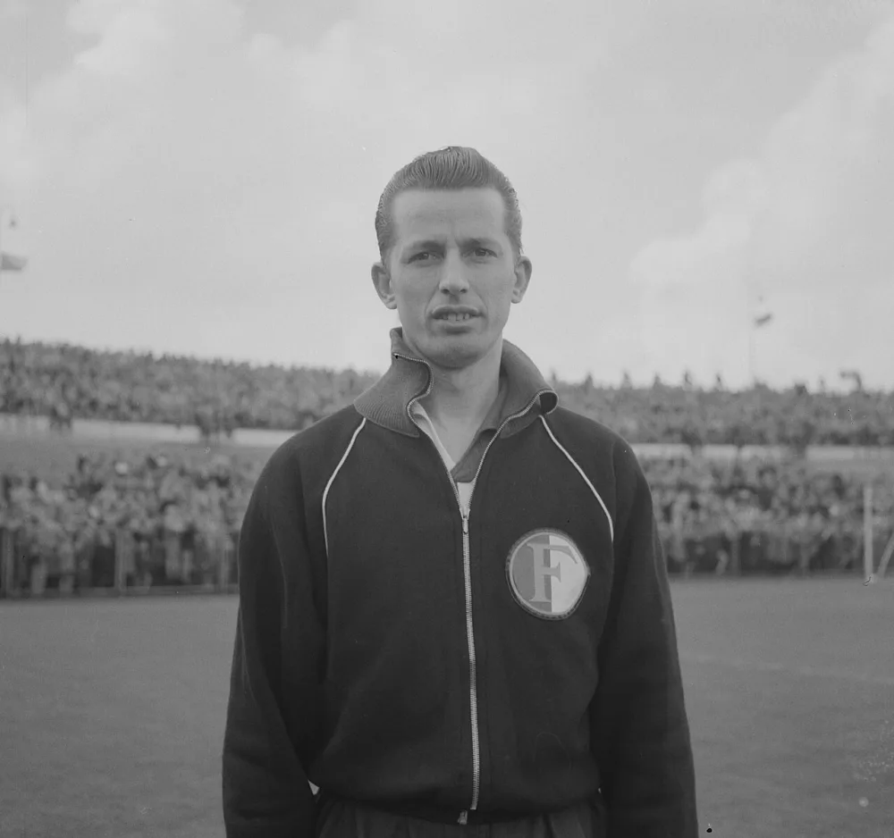 DAS tegen Feyenoord 0-2. Kop van Schouten (Feyenoord). Foto: Henk Lindeboom / Anefo, Nationaal Archief (CC0).