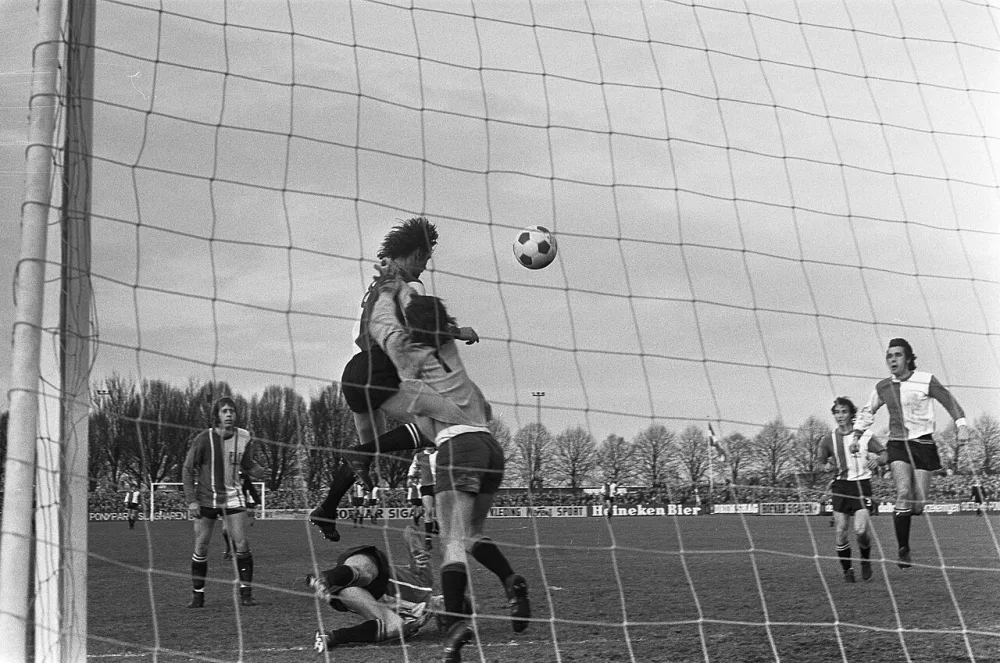PEC tegen Feyenoord 1-3, KNVB-beker, Wery (opspringen) scoort 1-2. Foto: Rob Mieremet / Anefo, Nationaal Archief (CC0).