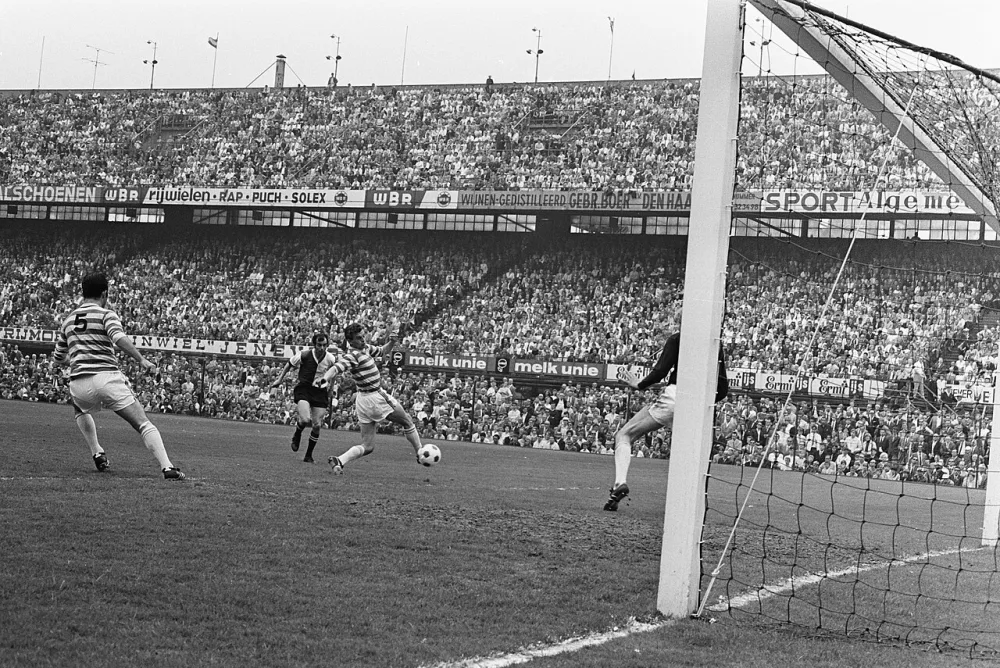 Feijenoord tegen Holland-Sport 8-2. Foto: Bert Verhoeff / Anefo, Nationaal Archief (CC0).