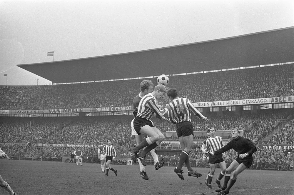 Feijenoord tegen PSV 2-0 spelmoment. Foto: Bert Verhoeff / Anefo, Nationaal Archief (CC0).