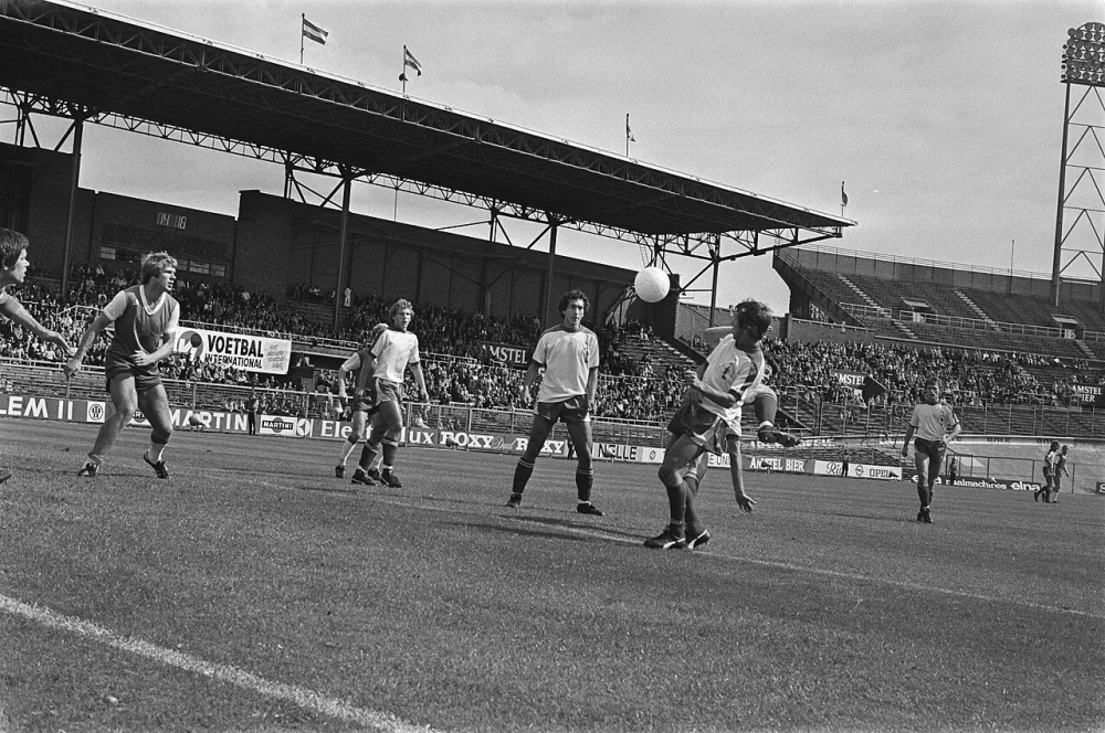 FC Amsterdam tegen Feyenoord, spelmomenten. Foto: Hans Peters / Anefo, Nationaal Archief (CC0).