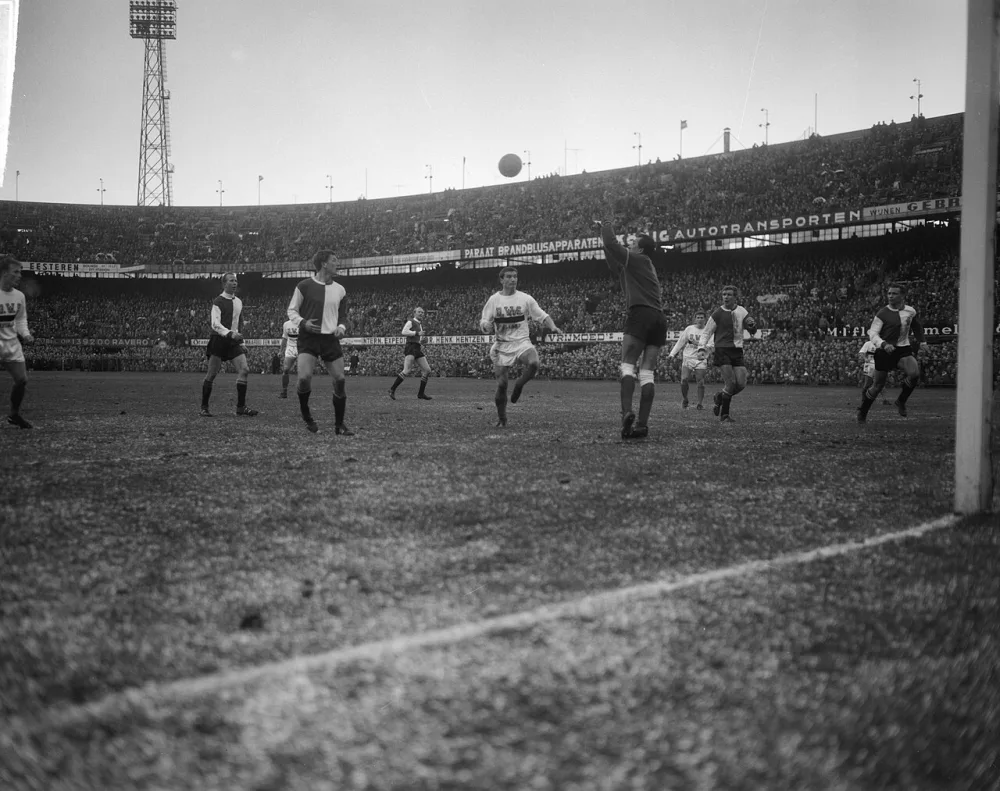 Feyenoord tegen DWS 3-1, spelmoment. Foto: Joop van Bilsen / Anefo, Nationaal Archief (CC0).