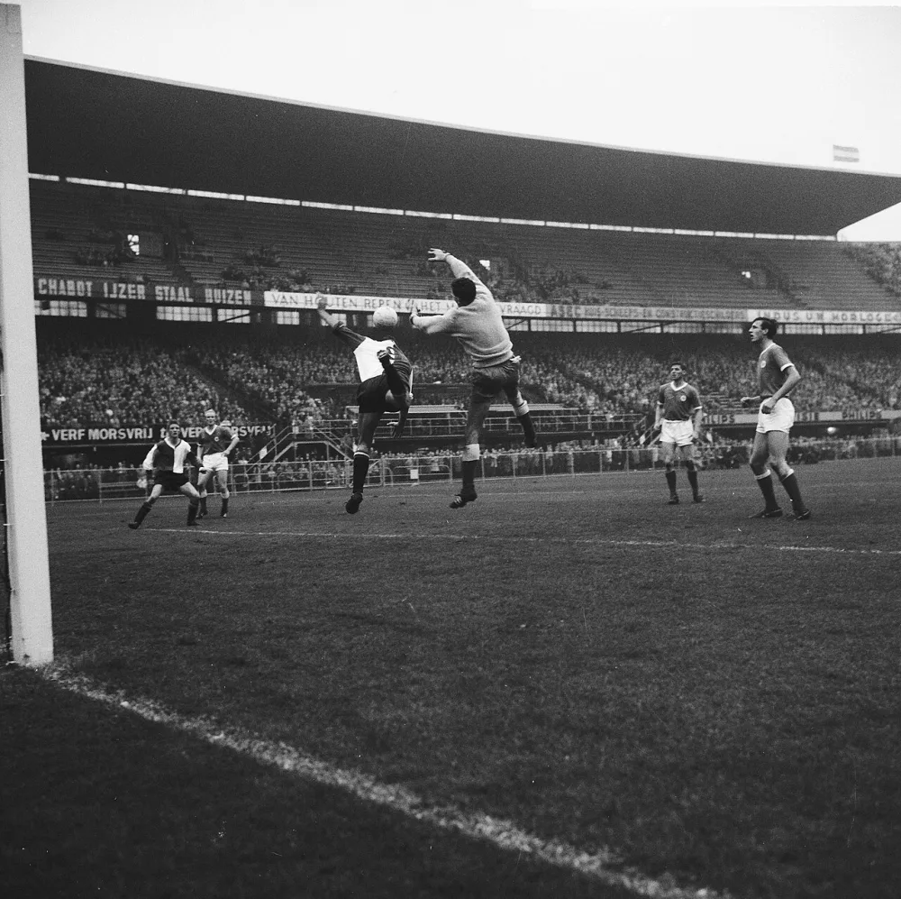Feyenoord tegen GVAV 2-1, speelmoment. Foto: Eric Koch / Anefo, Nationaal Archief (CC0).
