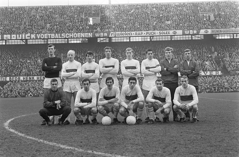 Feyenoord tegen ADO 1-0, elftal ADO. Foto: Pieter Jongerhuis / Anefo, Nationaal Archief (CC0).