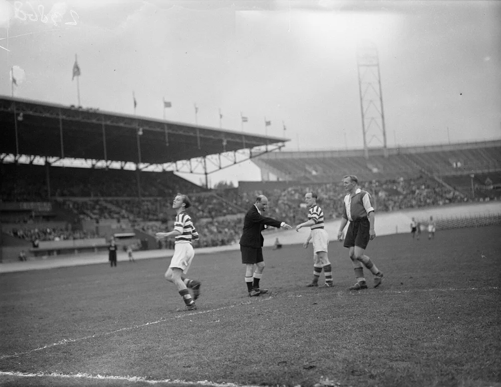 Blauw Wit tegen Feijenoord 1-5 / Spelmoment die men zelden ziet. Foto: J.D. Noske / Anefo, Nationaal Archief (CC0).