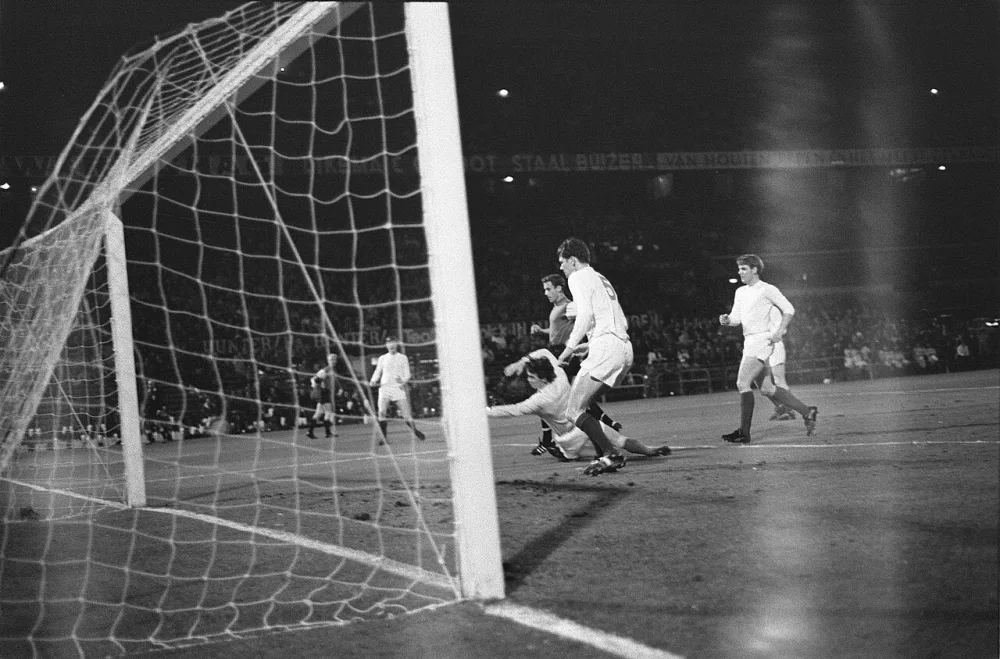Europacup 1. Feyenoord tegen Reykjavik 4-0. Spelmoment. Foto: Eric Koch / Anefo, Nationaal Archief (CC0).