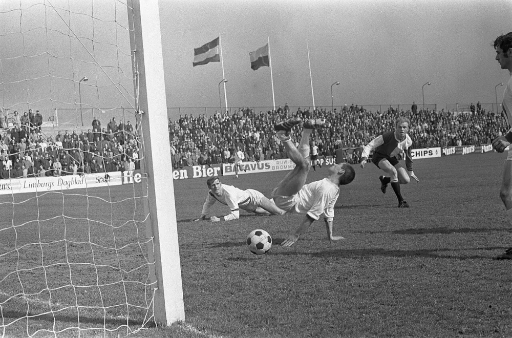 Fortuna/Sittardia tegen Feijenoord 0-0 Geels in aktie. Foto: Rob Mieremet / Anefo, Nationaal Archief (CC0).