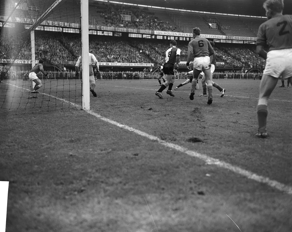 Feyenoord tegen Volendam 3-0. Foto: Henk Lindeboom / Anefo, Nationaal Archief (CC0).