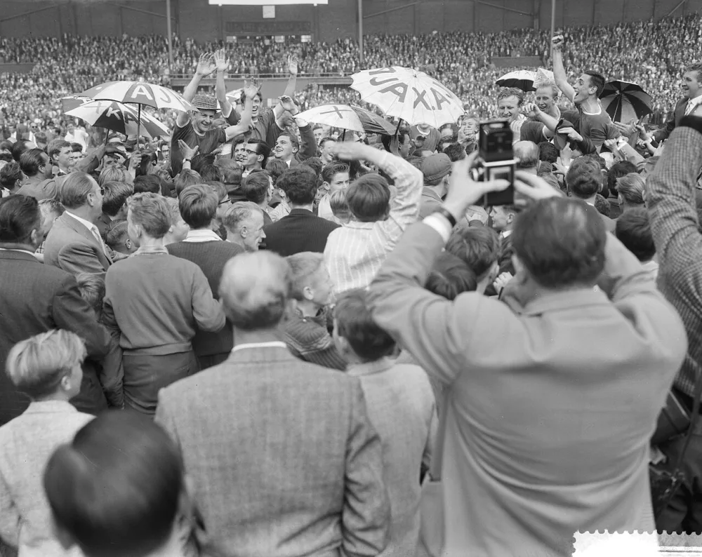 Ajax tegen Feyenoord 5-1, Ajax kampioen. Foto: Wim van Rossem / Anefo, Nationaal Archief (CC0).