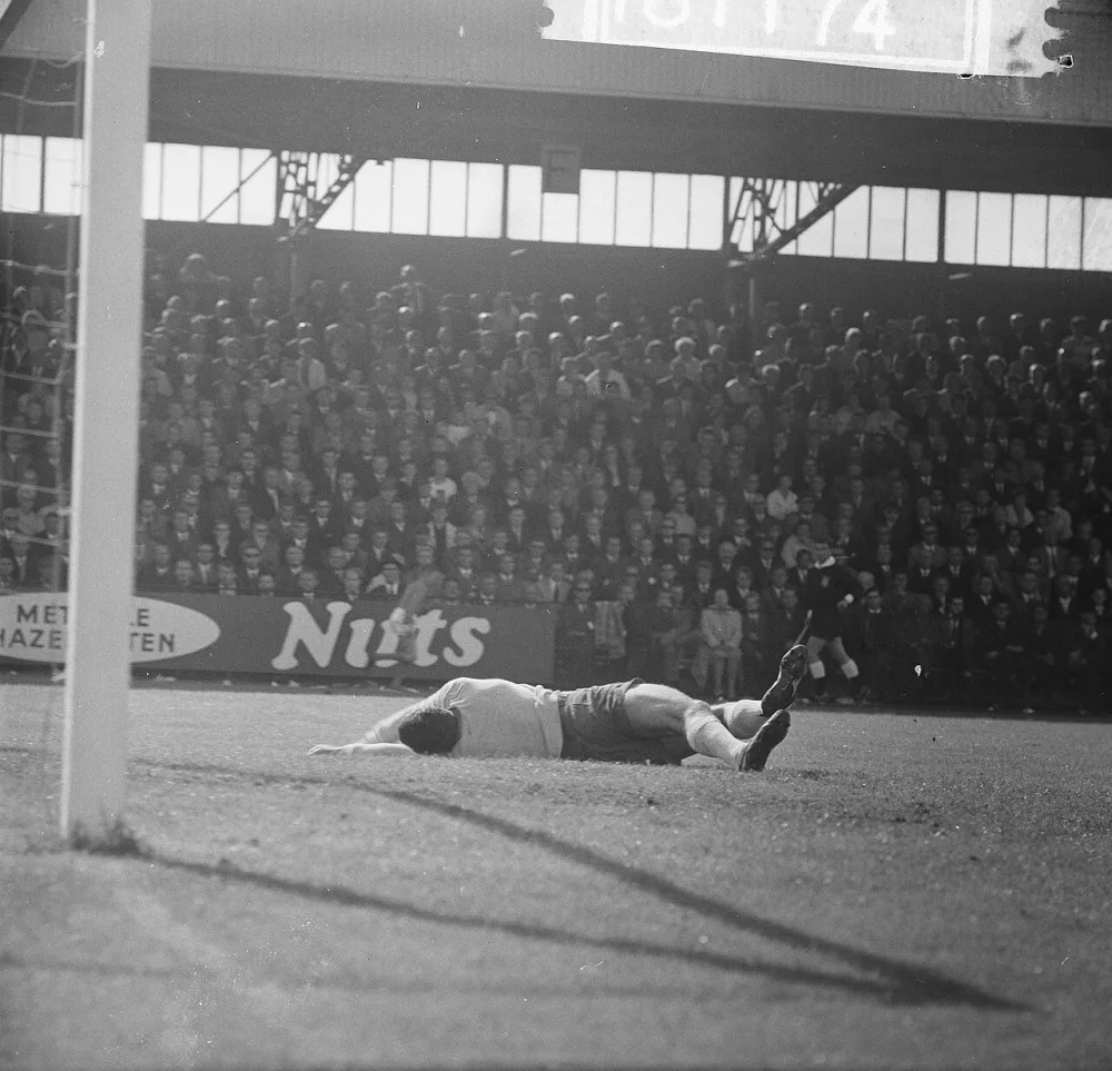 Telstar-Feyenoord, doelman Stuy. Foto: Jac. de Nijs / Anefo, Nationaal Archief (CC0).