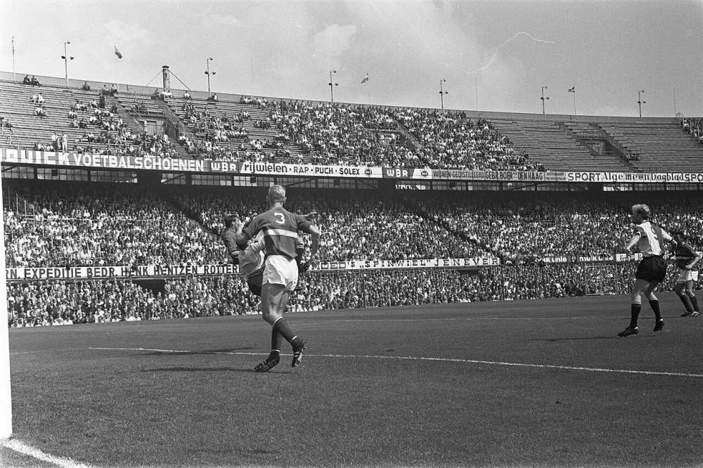 Feyenoord tegen GVAV 3-0,. Spelmoment. Foto: Eric Koch / Anefo, Nationaal Archief (CC0).