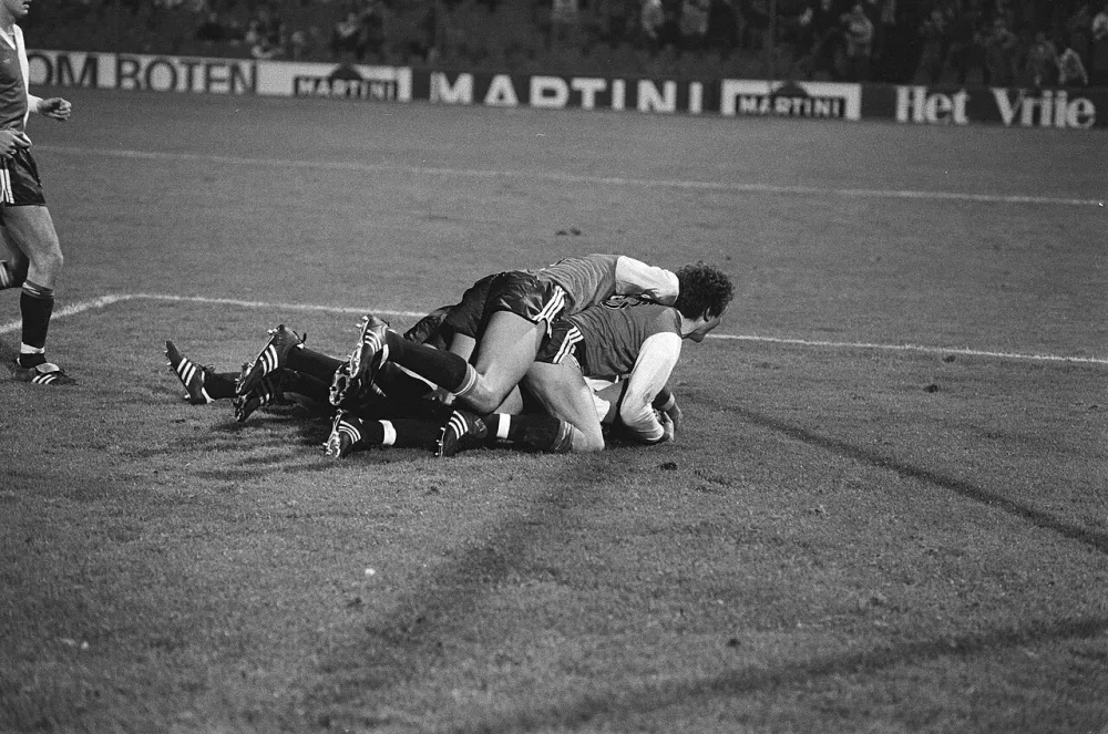 Feyenoord tegen FC Den Haag 4-1, vreugde bij Feyenoord-spelers na doelpunt van Nielsen. Foto: Marcel Antonisse / Anefo, Nationaal Archief (CC0).