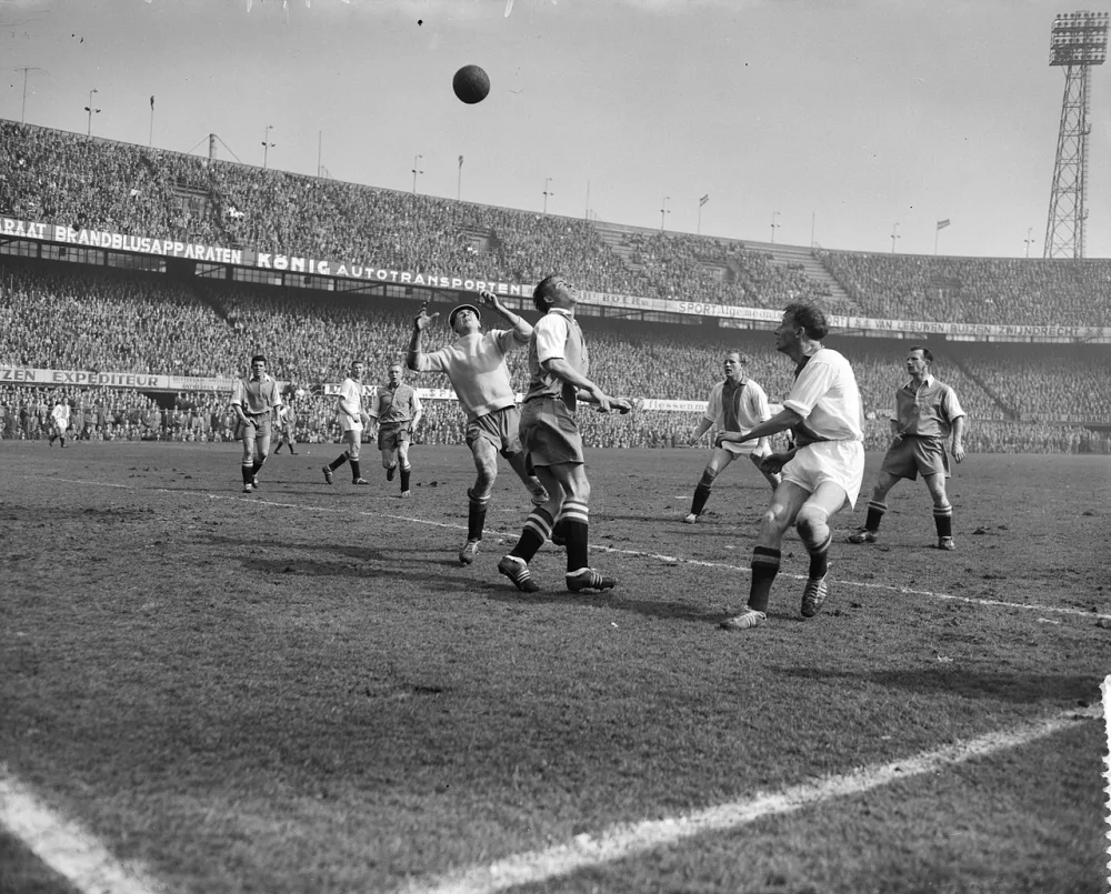 Feyenoord tegen Ajax 2-3. Foto: Herbert Behrens / Anefo, Nationaal Archief (CC0).