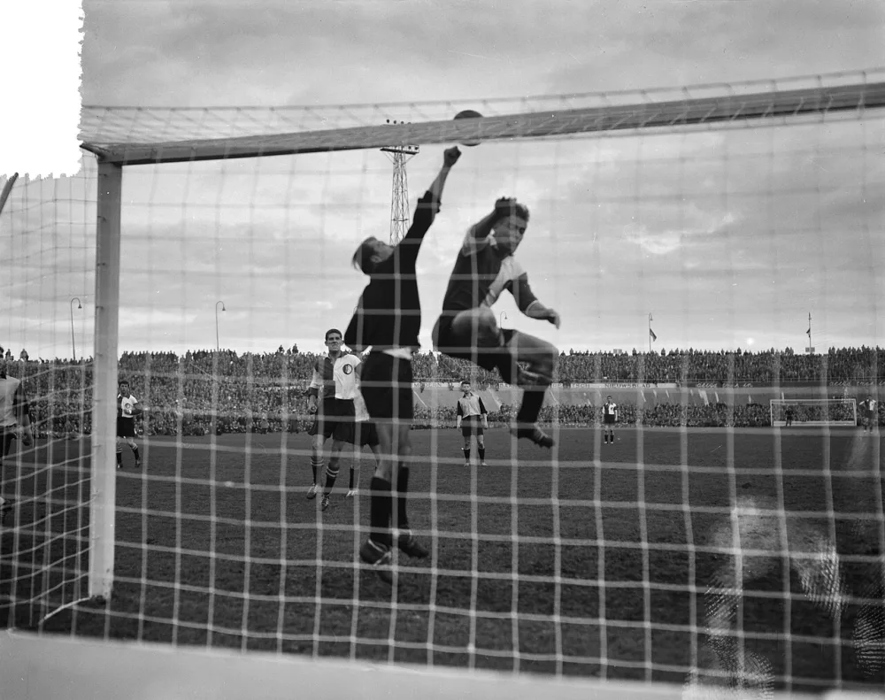 Voetbal DOS tegen Feijenoord 4-0. Spelmoment. Foto: Joop van Bilsen / Anefo, Nationaal Archief (CC0).