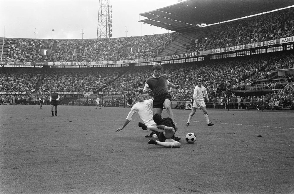 Feijenoord tegen Telstar 4-1. Willem van Hanegem in actie. Foto: Eric Koch / Anefo, Nationaal Archief (CC0).