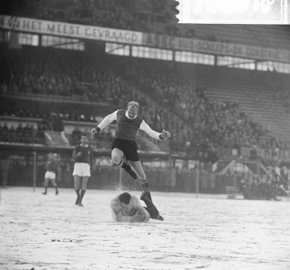 Feyenoord tegen FC Twente 4-0, Kruiver in aktie. Foto: Jac. de Nijs / Anefo, Nationaal Archief (CC0).