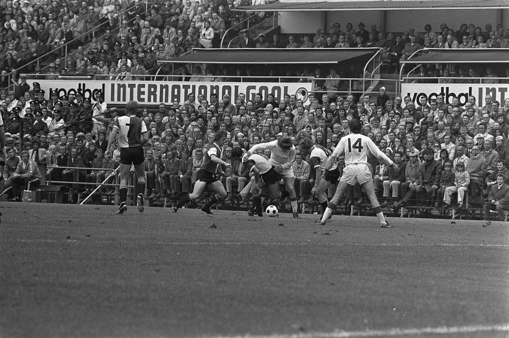 Feyenoord tegen Ajax 2-0, spelmomenten. Foto: Bert Verhoeff / Anefo, Nationaal Archief (CC0).