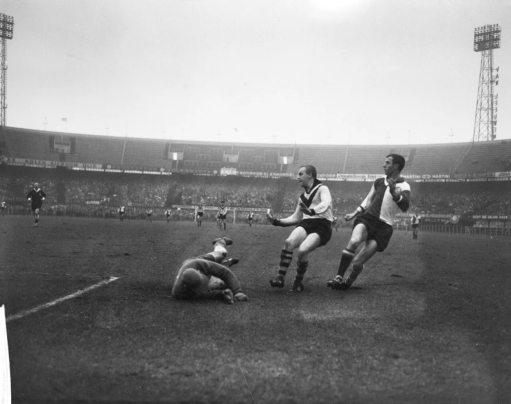 Feyenoord tegen VVV. Coen Moulijn in actie. Foto: Eric Koch / Anefo, Nationaal Archief (CC0).