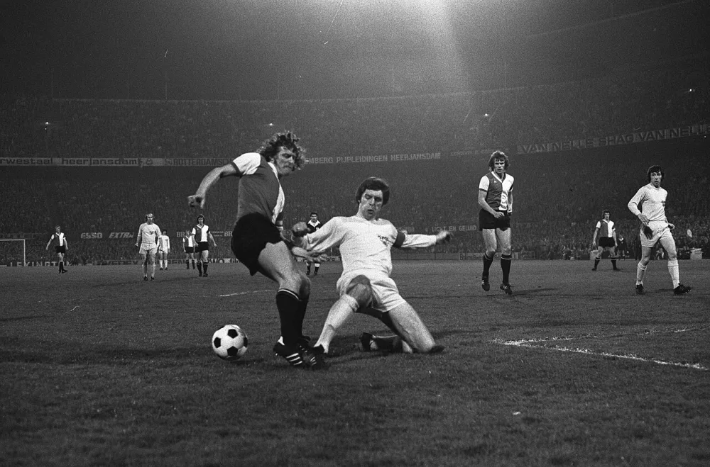 Feyenoord tegen Stuttgart 2-1 (halve finale UEFA), spelmomenten. Foto: Bert Verhoeff / Anefo, Nationaal Archief (CC0).