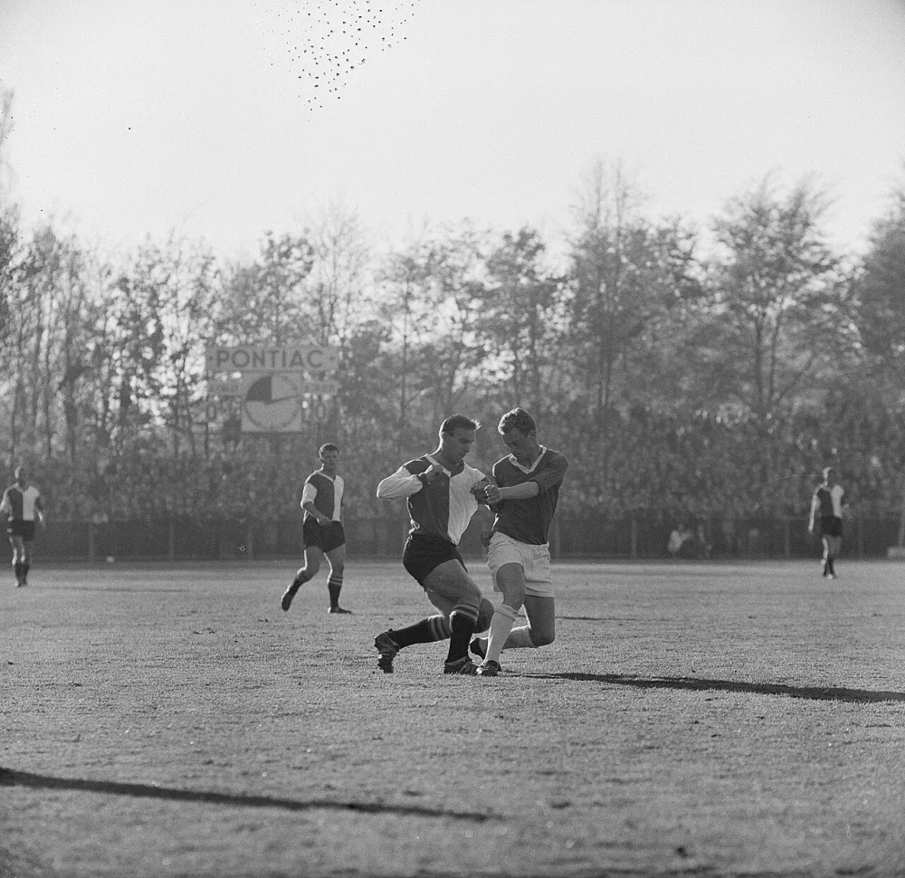 Alkmaar tegen Feijenoord 1-0. Bekervoetbal. Spelmoment. Foto: Jac. de Nijs / Anefo, Nationaal Archief (CC0).