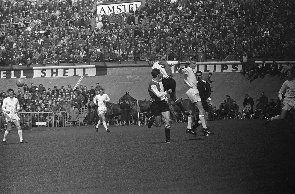 Ajax tegen Feyenoord 1-1 in Olympisch Stadion. Foto: Joost Evers / Anefo, Nationaal Archief (CC0).