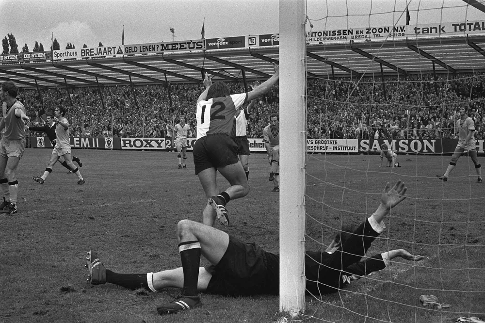 NAC tegen Feyenoord 1-2. Foto: Joost Evers / Anefo, Nationaal Archief (CC0).