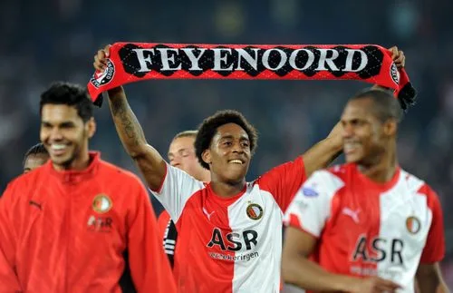 Fer laat zijn liefde voor de club blijken
