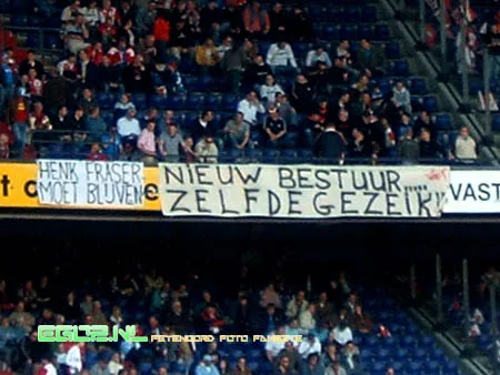 Dit spandoek hing vandaag tussen de velen anderen.