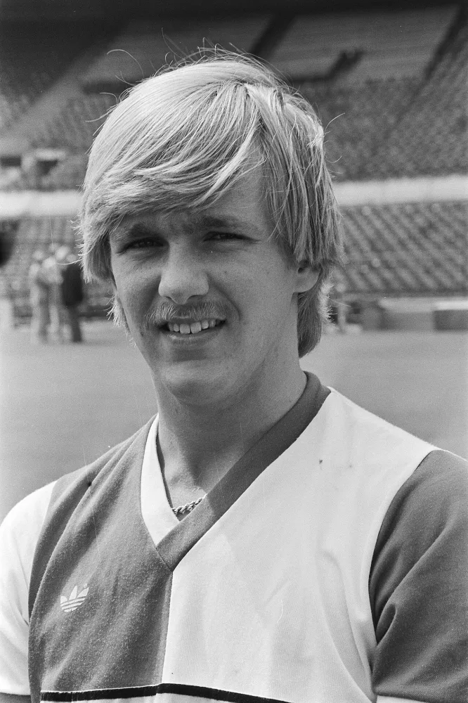 Persdag Feijenoord; Mike Snoei , kop. Foto: Hans van Dijk / Anefo, Nationaal Archief (CC0).
