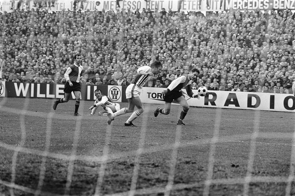 Holland Sport tegen Feyenoord 0-0. Aanval Feyenoord Moulijn, Verlangen (HS), Roggeveen (HS), Kindvall. Foto: Rob Mieremet / Anefo, Nationaal Archief (CC0).